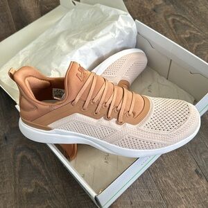 Athletic propulsion labs men’s techloom tracer in caramel warm silk white